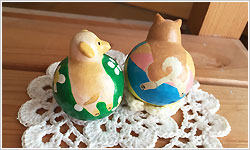 『おきあがりこぼし後ろ』